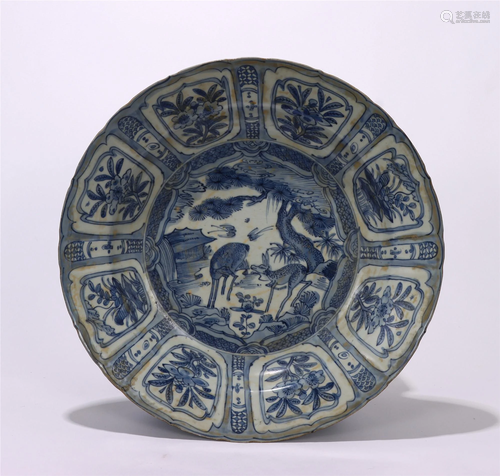 A CHINESE BLUE AND WHITE PORCELAIN PLATE