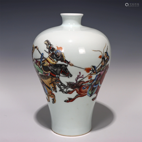 A CHINESE FAMILLE ROSE PORCELAIN VASE