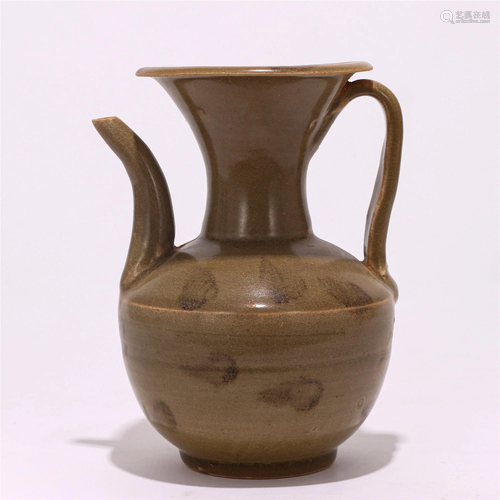 A CHINESE YUE TYPE GLAZED PORCELAIN HANDLED EWER