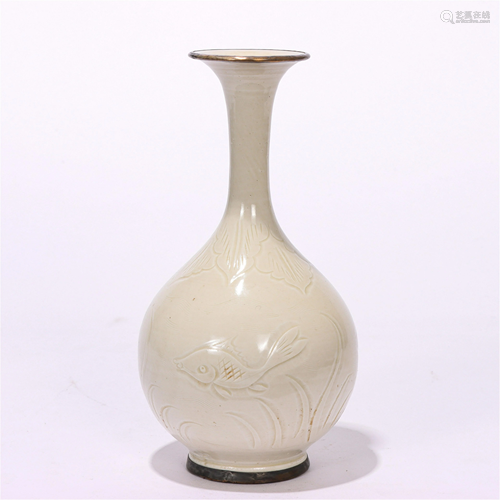 A CHINESE DING TYPE GLAZED PORCELAIN VASE