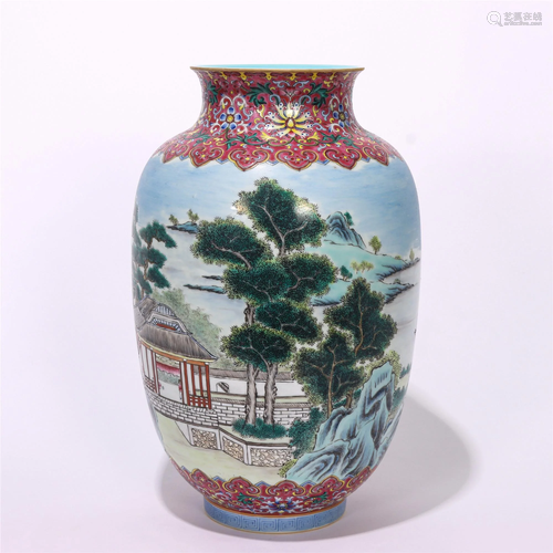 A CHINESE FAMILLE ROSE PORCELAIN VASE