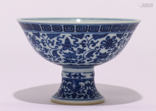 A CHINESE BLUE AND WHITE PORCELAIN STEM BOWL