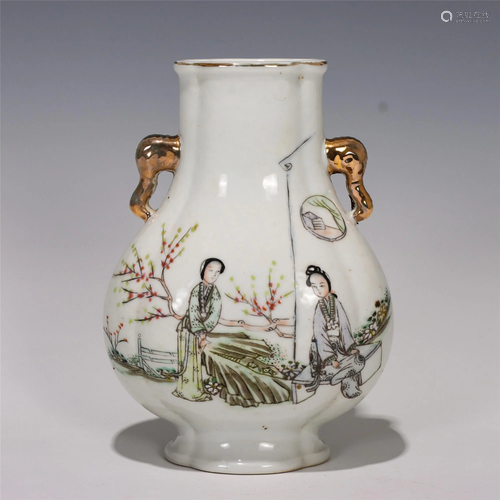 A CHINESE QIANJIANG COLOR GLAZED PORCELAIN VASE