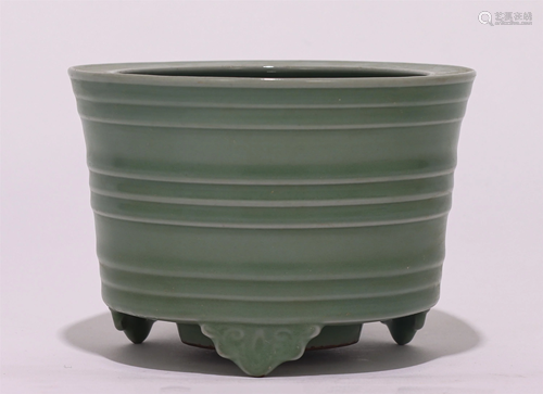 A CHINESE CELADON GLAZED PORCELAIN CENSER