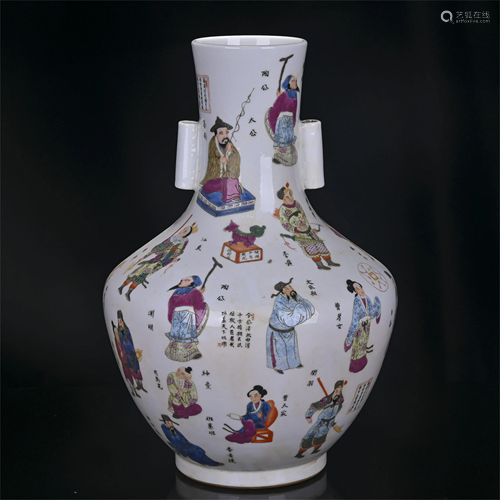 A CHINESE FAMILLE ROSE PORCELAIN VASE