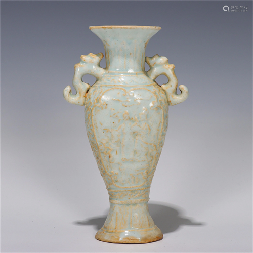 A CHINESE CELADON GLAZED PORCELAIN VASE