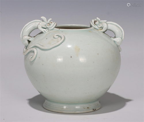 A CHINESE CELADON GLAZED PORCELAIN JAR