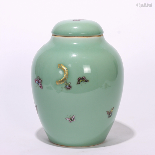 A CHINESE DOUQING GLAZED PORCELAIN LIDDED JAR