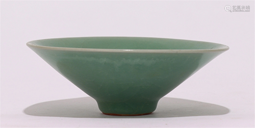 A CHINESE CELADON GLAZED PORCELAIN BOWL