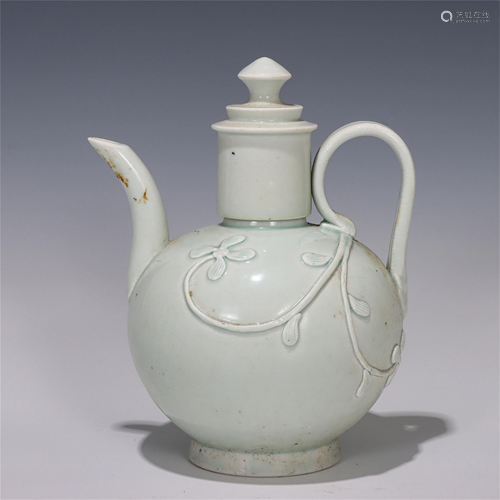 A CHINESE CELADON GLAZED PORCELAIN WINEPOT