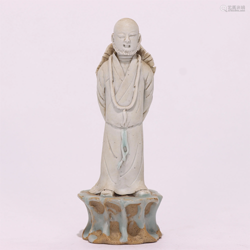 A CHINESE HUTIAN GLAZED PORCELAIN FIGURE STATUE