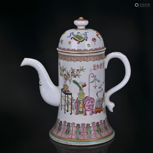 A CHINESE FAMILLE ROSE PORCELAIN GOLD PAINTED KETTLE