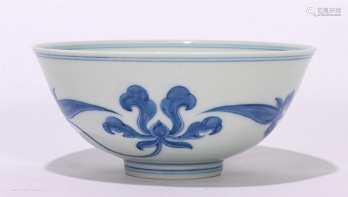 A CHINESE BLUE AND WHITE PORCELAIN BOWL