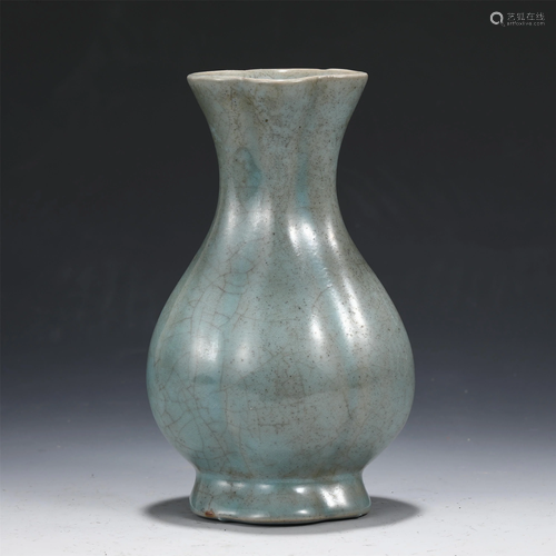 A CHINESE RU TYPE GLAZED PORCELAIN VASE