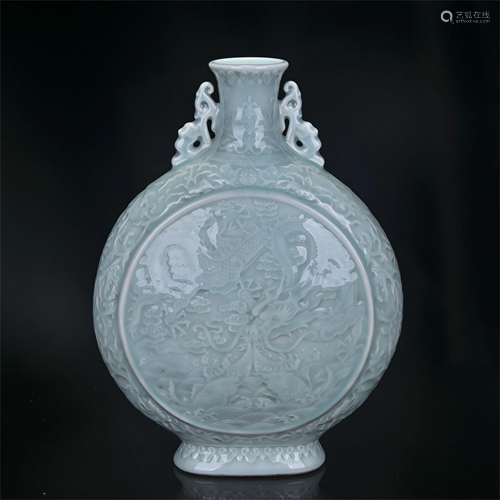 A CHINESE CELADON GLAZE DRAGON PATTERN PORCELAIN FLASK