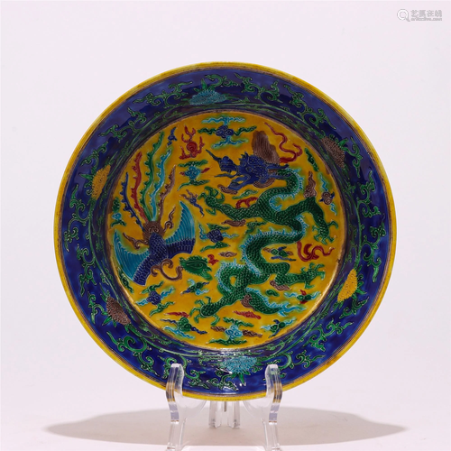 A CHINESE YELLOW BASE WUCAI PORCELAIN BOWL