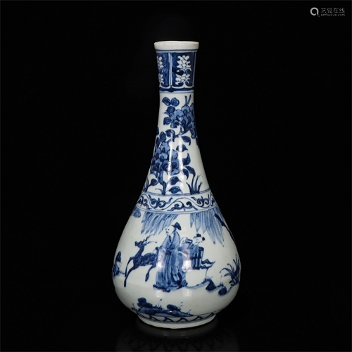 A CHINESE BLUE AND WHITE PORCELAIN VASE