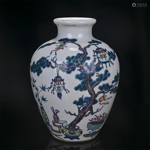 A CHINESE DOUCAI PORCELAIN VASE