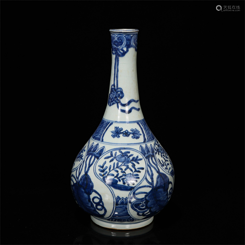 A CHINESE BLUE AND WHITE PORCELAIN VASE