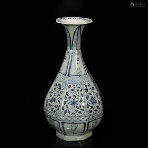 A CHINESE BLUE AND WHITE PORCELAIN VASE