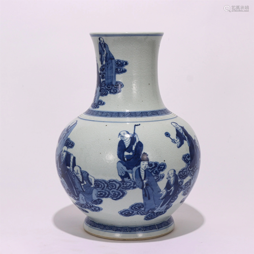 A CHINESE BLUE AND WHITE PORCELAIN VASE