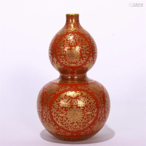 A CHINESE RED GLAZED GOLD PAINTED DOUBLE GOURD VASE