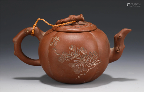 A CHINESE YIXING ZISHA CLAY TEA POT