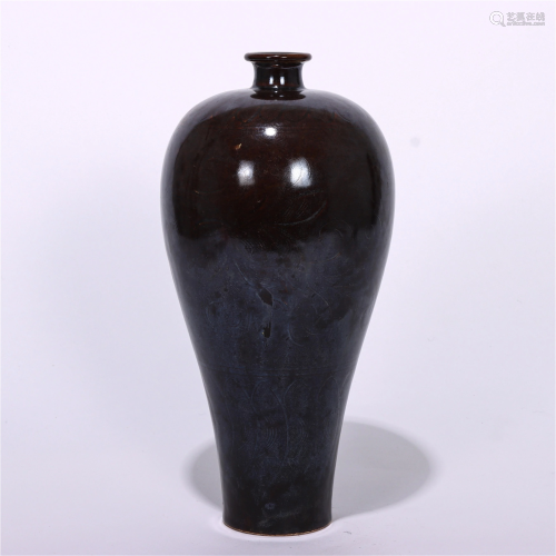 A CHINESE DING TYPE PORCELAIN VASE