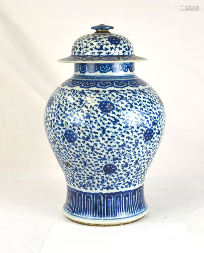 Chinese Blue & White Ginger Jar w Cover