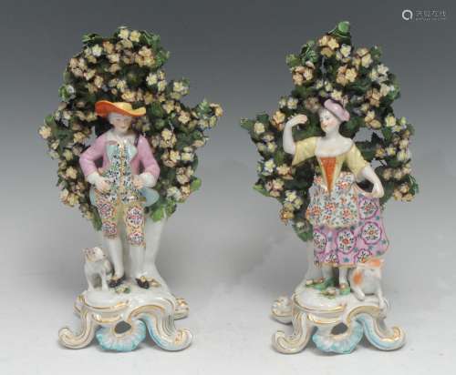 A pair of Chelsea Gold Anchor type porcelain figures, of a s...