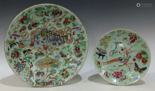 A Chinese famille rose circular charger, painted with ladies...