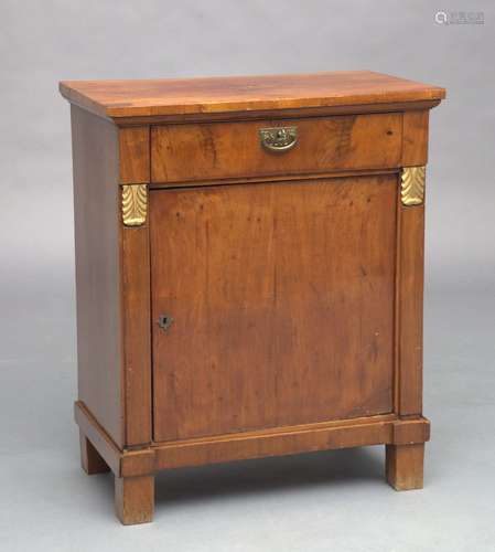 Biedermeier-Halbschrank.