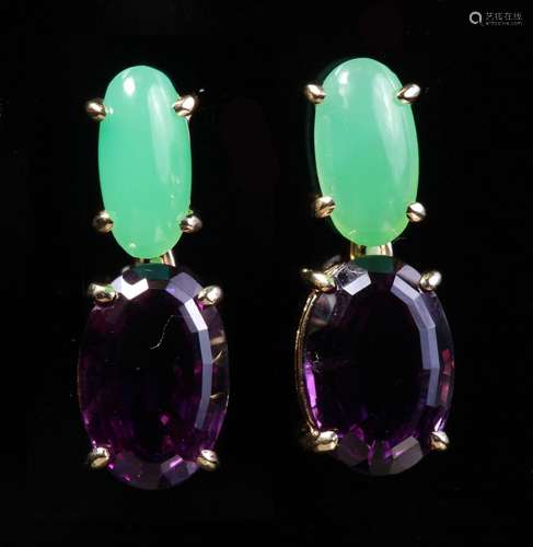 Paar Chrysopras-/Amethyst-Ohrstecker.