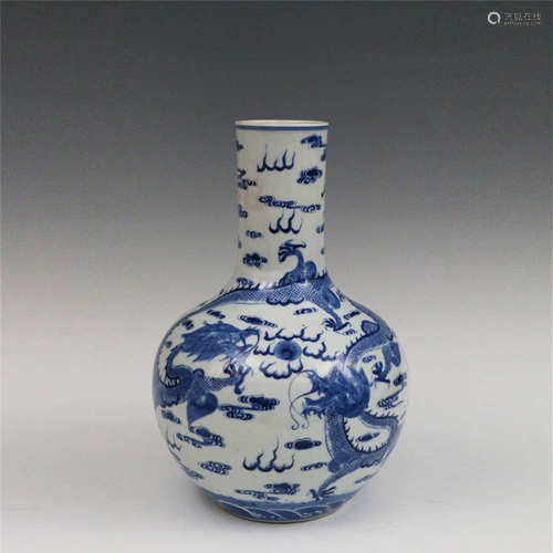 Blue-and-white Globular Vase with Double-dragon Pattern ,Qin...