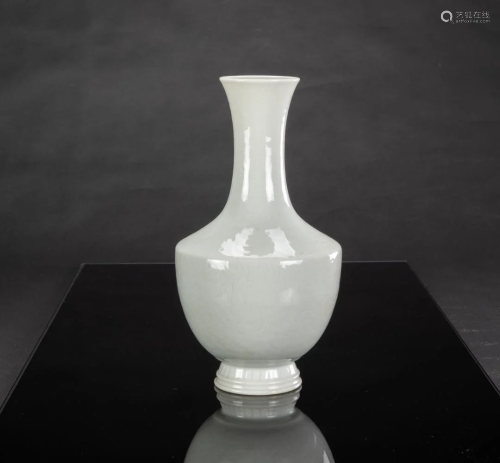 Late Qing/Republic - A White Glaze Flower Pot