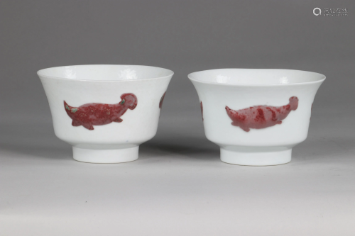 China pair of Xuande bowls, decorated with 3 fish, in