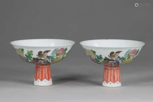 China pair cups on stand with decorations of quail and