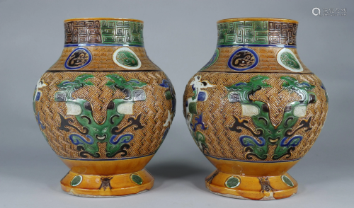 Pair of Fahua Tongzhi vases decorated with dragons in