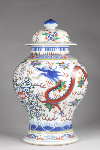 China baluster vase, with its lid, Doucai decor
