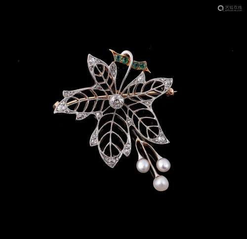 An Edwardian diamond, emerald and pearl leaf brooch/pendant