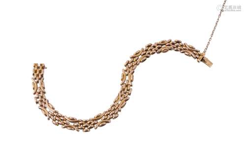 An Edwardian 15 carat gold bracelet