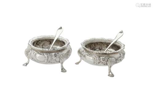 A pair of Victorian silver cauldron salt cellars by Hukin & ...