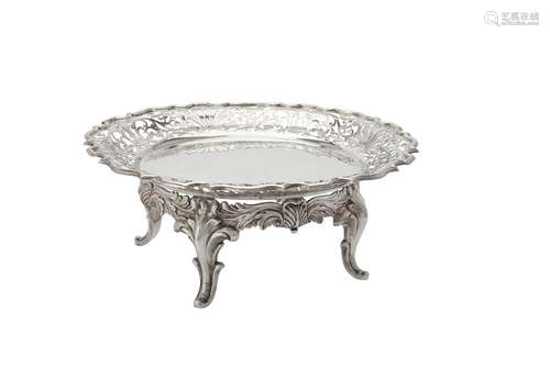 An Edwardian silver shaped circular fruit stand by Walker & ...