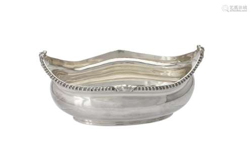 An Edwardian silver oval baluster bowl by Daniel & John Well...