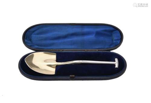 A case Victorian silver butter spade by Chawner & Co.