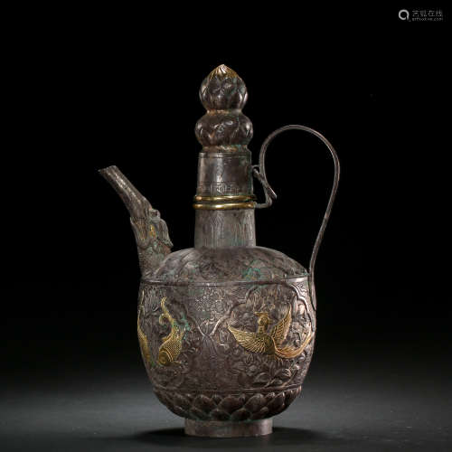CHINESE SILVER GILT POT WITH A HANDLE, TANG DYNASTY