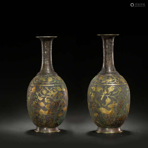 A PAIR OF CHINESE GILT SILVER VASES, TANG DYNASTY
