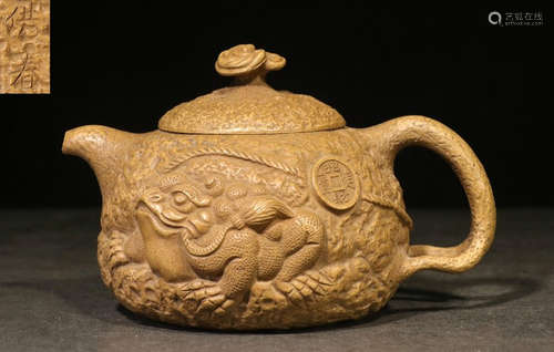 GONGCHUN MARK ZISHA TEA POT CARVED WITH TOAD