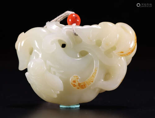 HETIAN JADE PENDANT CARVED WITH FLOWER