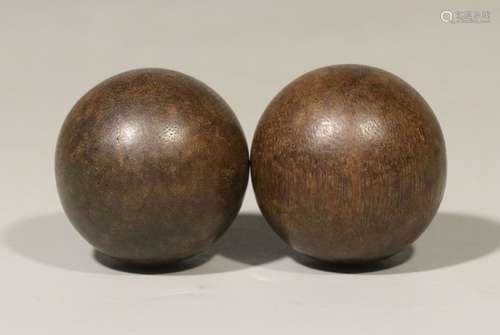 PAIR OF CHENXIANG WOOD BEADS